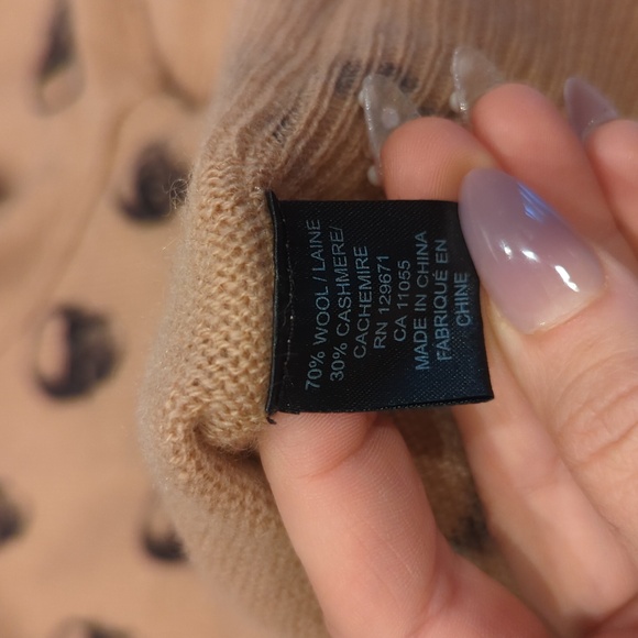 Skull cashmere sweater with skulls! - Picture 7 of 8